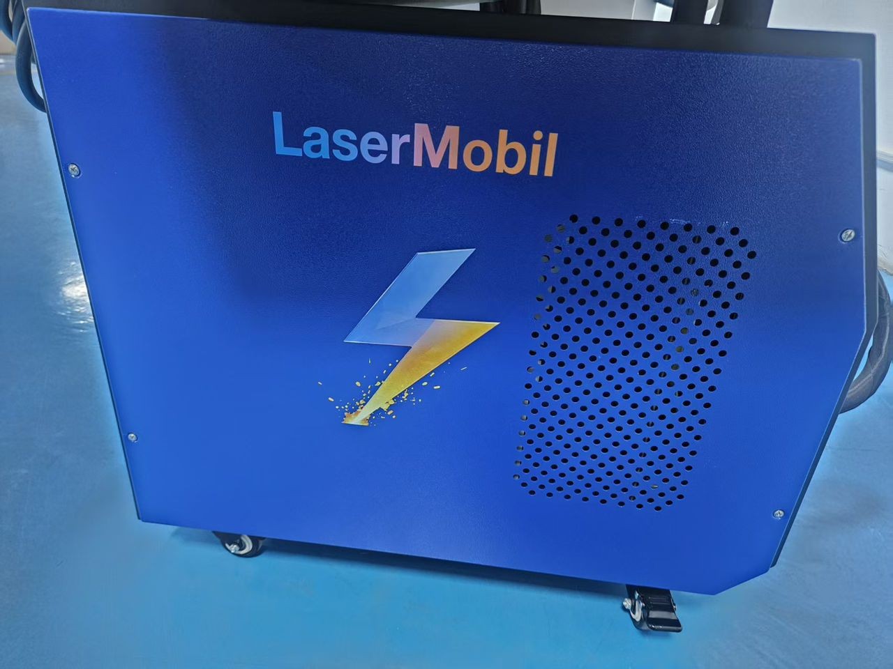 Urządzenie LaserMobil do czyszczenia laserowego - model niebieski mobilny